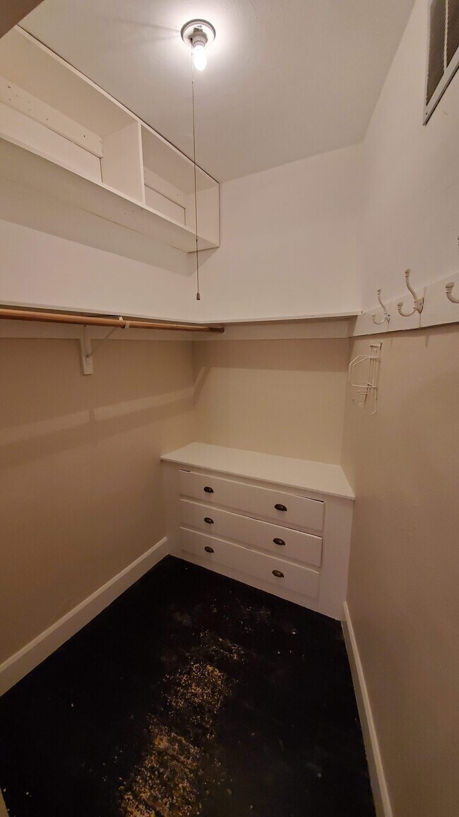 2227 J St unit Upper C, Sacramento, CA 95816 - photo 5