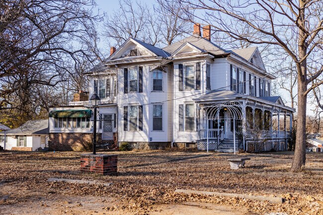 Older Victorian homes can be found closer to Lebanon's downtown area.