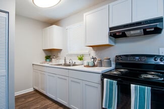 333 Whispering Brook Dr, Louisville, KY 40229