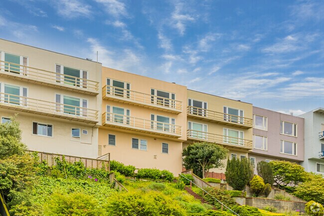 Multi-family townhomes are common in Jordan Park/Laurel Heights.