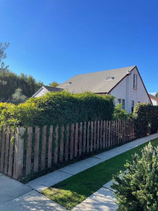 4215 Mildred Ave unit Front Detached House, Los Angeles, CA 90066 - photo 2