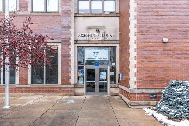 Locke J Elementary School has an average student to teacher ratio of 15 to 1.