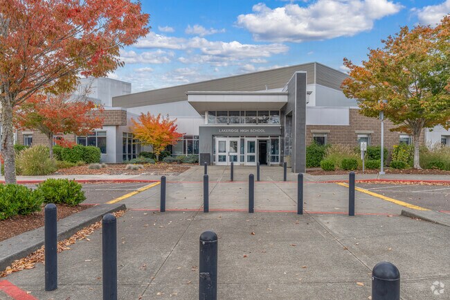 Blue Heron families enjoy proximity to Lakeridge High School in Palisades, one of Oregon’s top-ranked schools for academics and extracurricular programs.