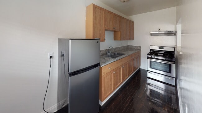 St. Andrews Manor Apartments...Charming Apartments...1920's Classic Brick..Newly Remodeled Building!, Los Angeles, CA 90005 - photo 6