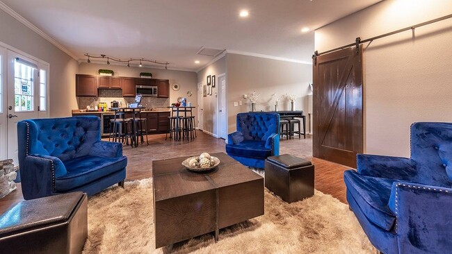 wh_pikesplace_residentlounge1_1200x675