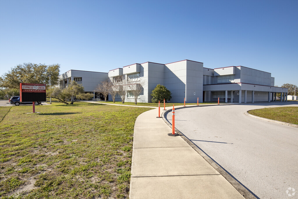 Cypress Creek Elementary is located in Ruskin, FL. near Apollo Beach.