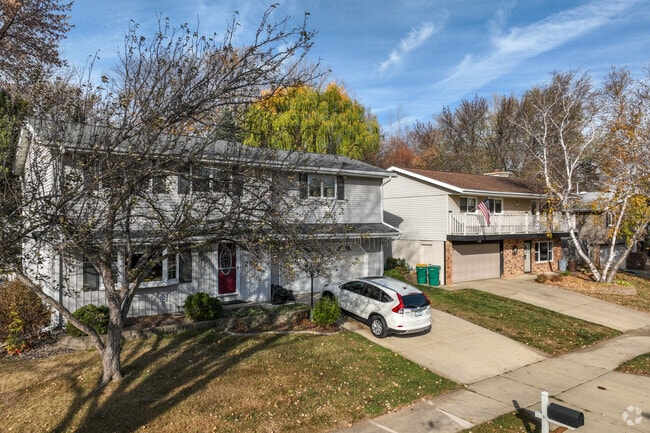 Traditional two story homes are commonly found in the Elton Hills neoghborhood.