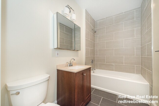 299 Alewife Brook Pkwy unit 2, Somerville, MA 02144 - photo 5