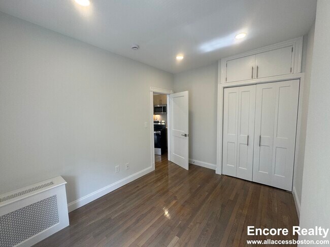 225 Newbury St unit 9H, Boston, MA 02116 - photo 5