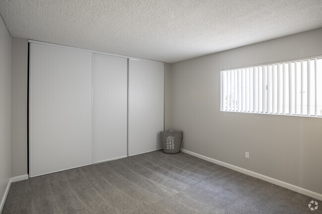 2 BR, 2 BA- 950 SF
