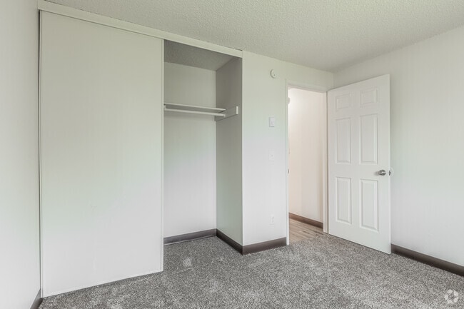 2BR, 1BA - 800SF