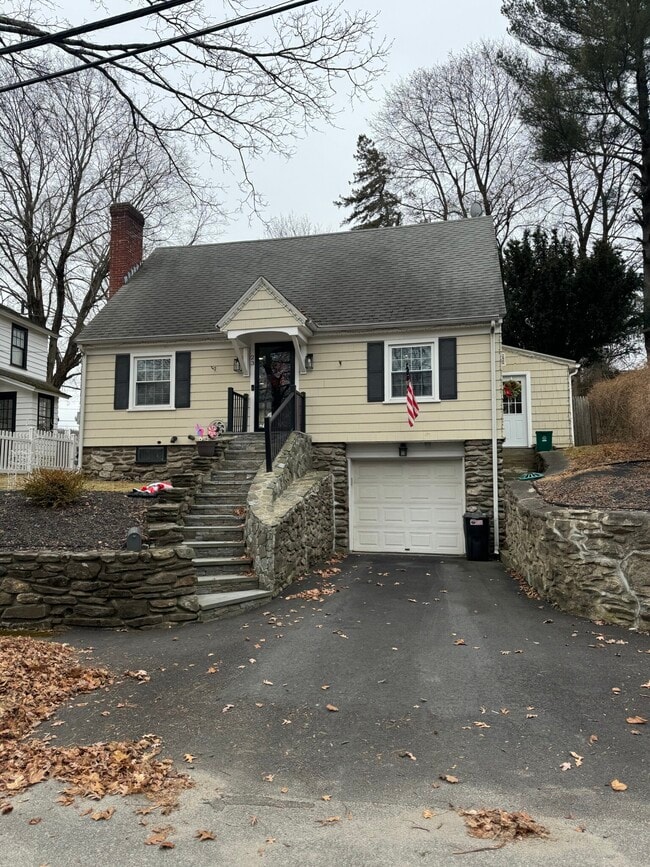 23 Tiverton Pkwy, Worcester, MA 01602
