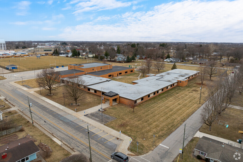 Mollie B. Hoover Elementary School teaches grades 4-5.
