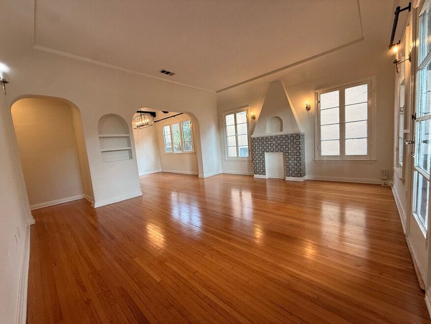 1437 S Holt Ave unit 1437 1/2, Los Angeles, CA 90035 - photo 1