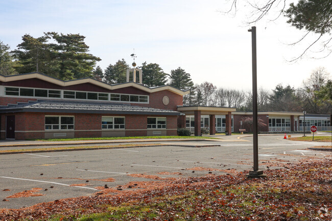 Drop-off and pickup your young children at the Steward Elementary School.