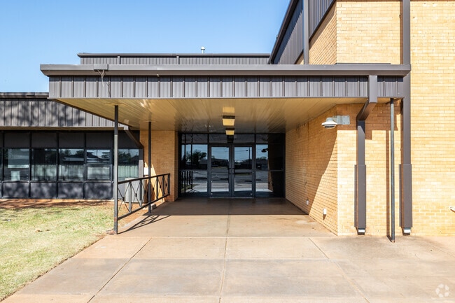 Altus Intermediate School has earned an A- grade on Niche.