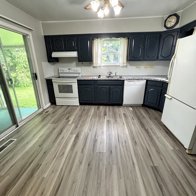 741 Banghart St, Lansing, MI 48906 - photo 2