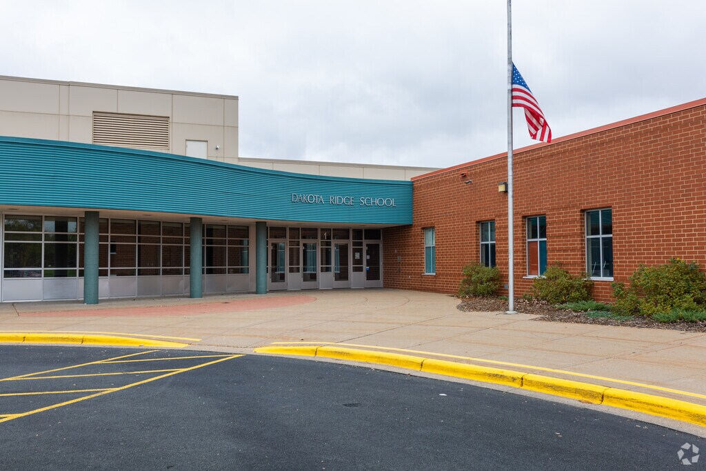 Dakota Ridge School provides education in the neighborhood of 
Apple Valley.