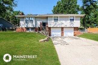 6924 NW Pleasant View Dr, Parkville, MO 64152