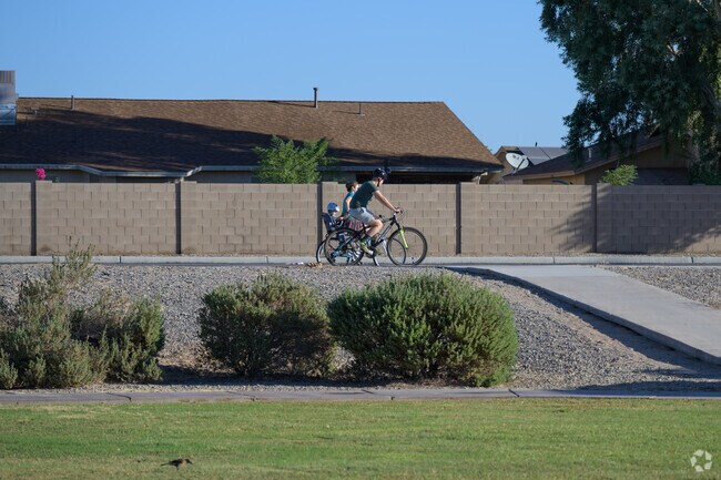 In Cielo Verde you will find some bike lanes.