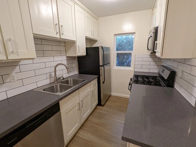 6142 Eleanor Ave unit 4, Los Angeles, CA 90038 - photo 2