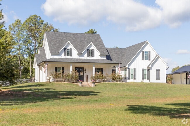 The median single family home in Linton-Midway is just over 2,300 squre feet.