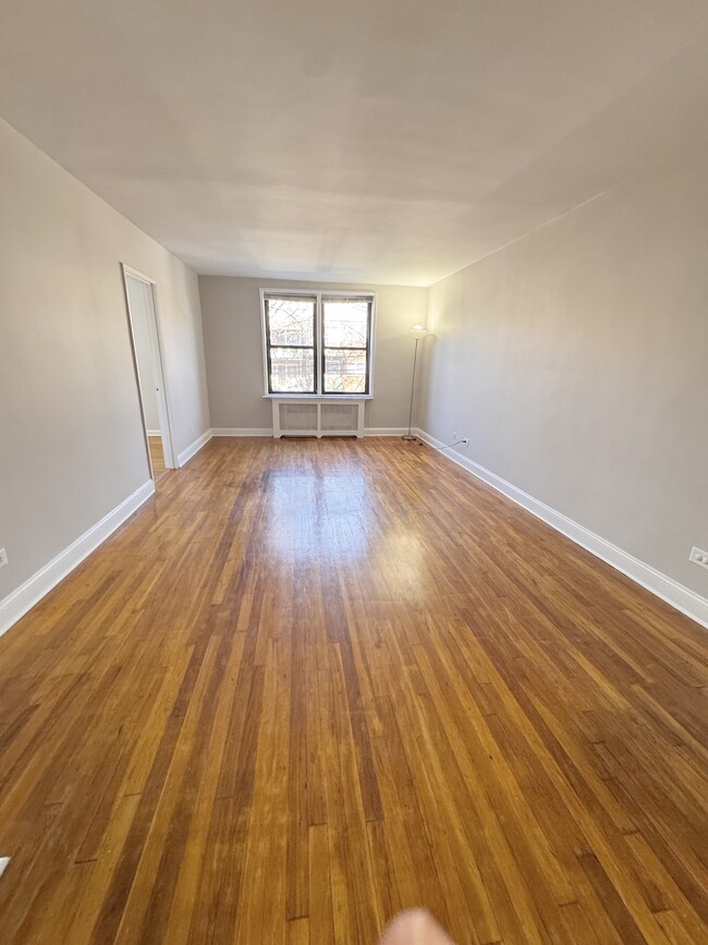 8920 55th Ave Unit 3R, Elmhurst, NY 11373