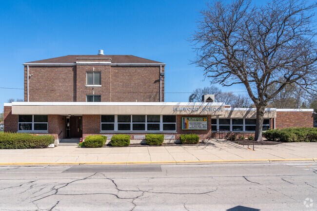 Elmwood Elementary School has an average student to teacher ratio of 15 to 1.