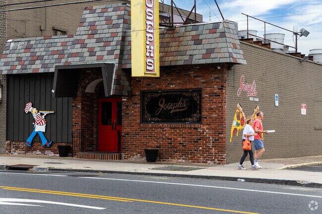 Joseph's Pizza Parlor in Rockledge is a treasured restaurant for families near Rockledge.