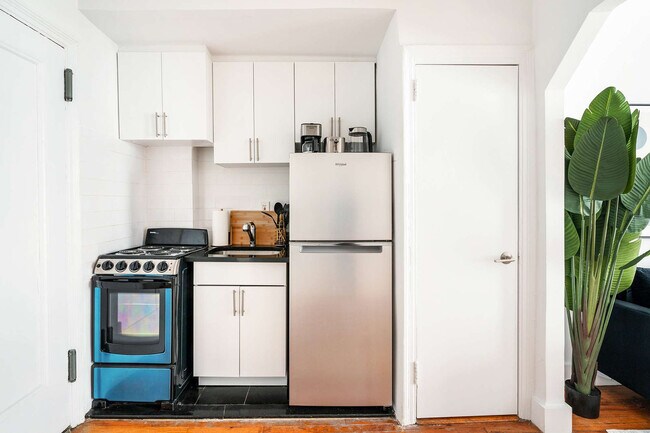 444 W 48th St unit ID1039035P, New York, NY 10036 - photo 5