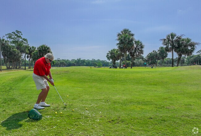 Hidden Lakes Golf Course in Fairway Has 69 Different Layouts To Please Golfers At Any Level