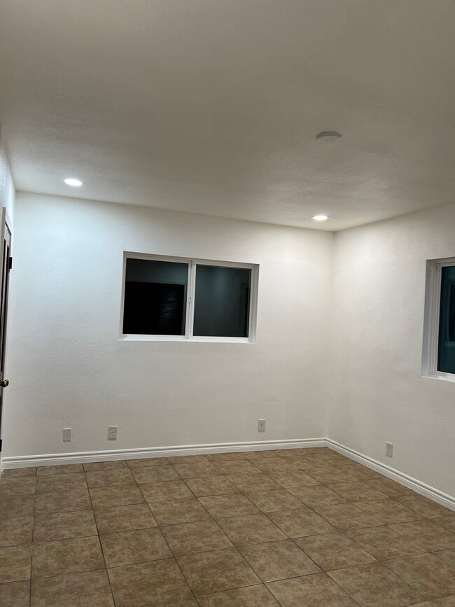 1215 W L St unit 2, Wilmington, CA 90744 - photo 6