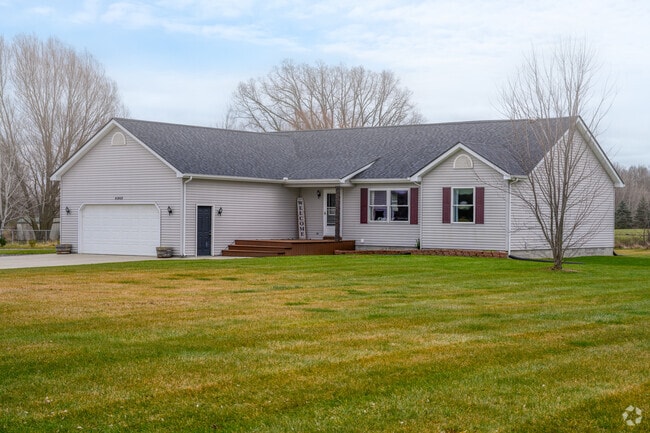 Ranch homes with large, multi-acre lots are common in Marathon.