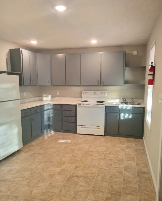 777 E Yerby St, Marshall, MO 65340