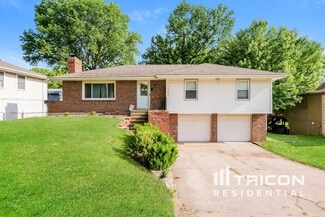 9702 W 93rd St, Overland Park, KS 66212