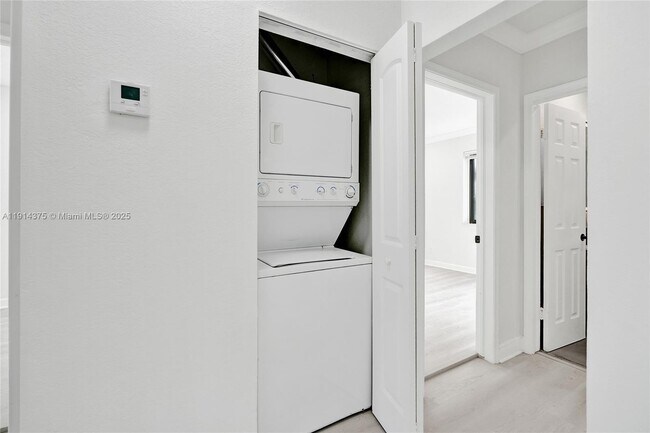 11643 NE 11th Place, Biscayne Park, FL 33161 - photo 6