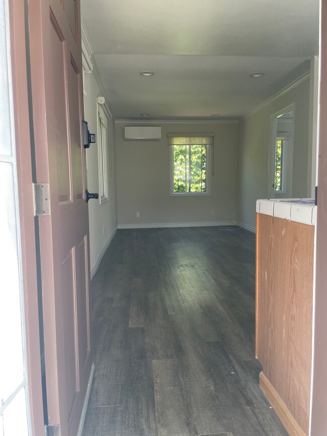 1518 S Carmelina Ave unit Front house, Los Angeles, CA 90025 - photo 5