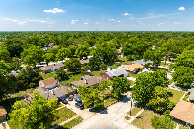 There are several different home styles and lot sizes available in Schweiter/Mead.