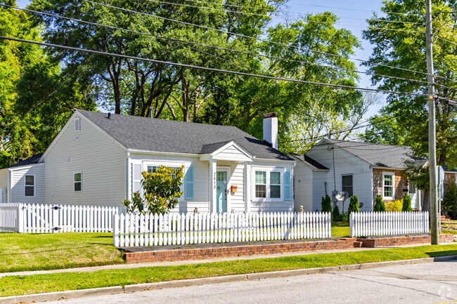 Craftsman-inspired cottage homes grace the streets of Carolina Heights.
