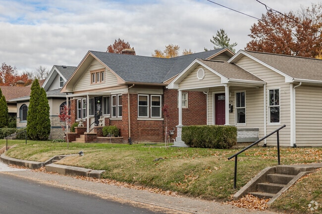 Midcentury properties like bungalows line the streets in Jeffersonville.