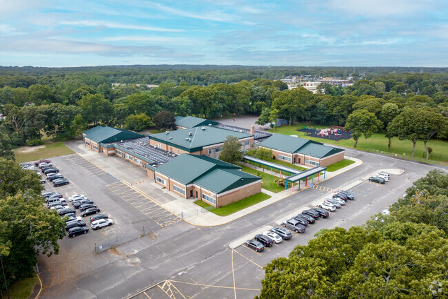 Jericho Elementary School welcomes students.