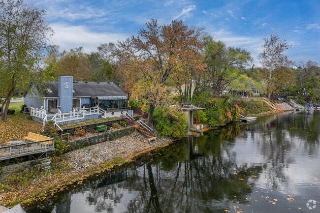 Homes on the waterfront are a popular, scenic housing option in Ravenswood.