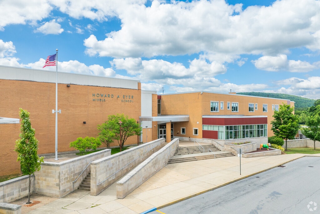 Eyer Middle School receives an excellent A- overall grade from niche.com.