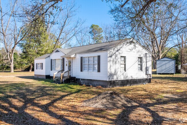 Older ranch style homes are among the most common in Lemira.