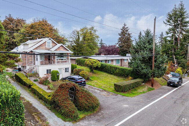 The Beverly Park neighborhood has a good variety of home styles available.