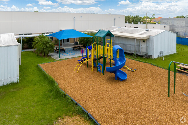 Treeline Elementary School in Fort Myers ranks 62% in math with a 17:1 student/teacher ratio.