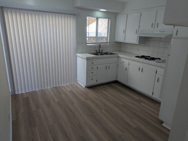 216 Melrose Dr, Oxnard, CA 93035 - photo 4