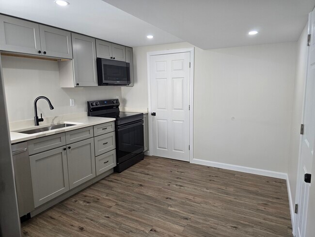 27 Douglas Ave unit 3, Providence, RI 02908 - photo 4