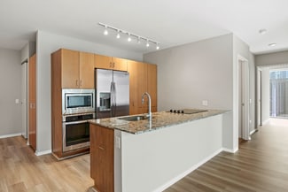 155 E Illinois St, Chicago, IL 60611