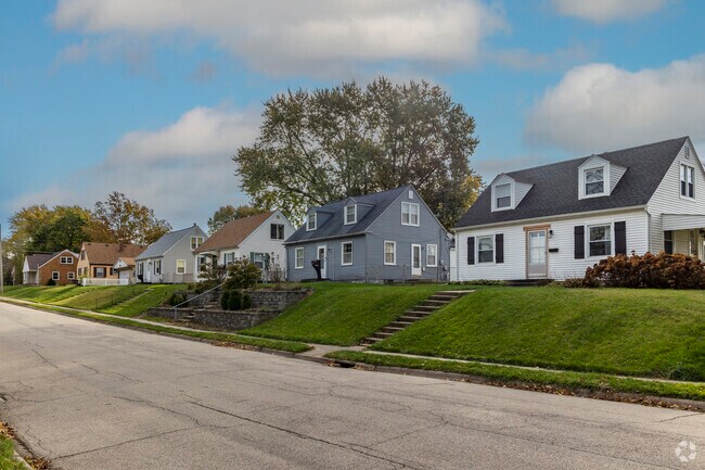 The Oak Street is a calm residential street in Edgewood District.